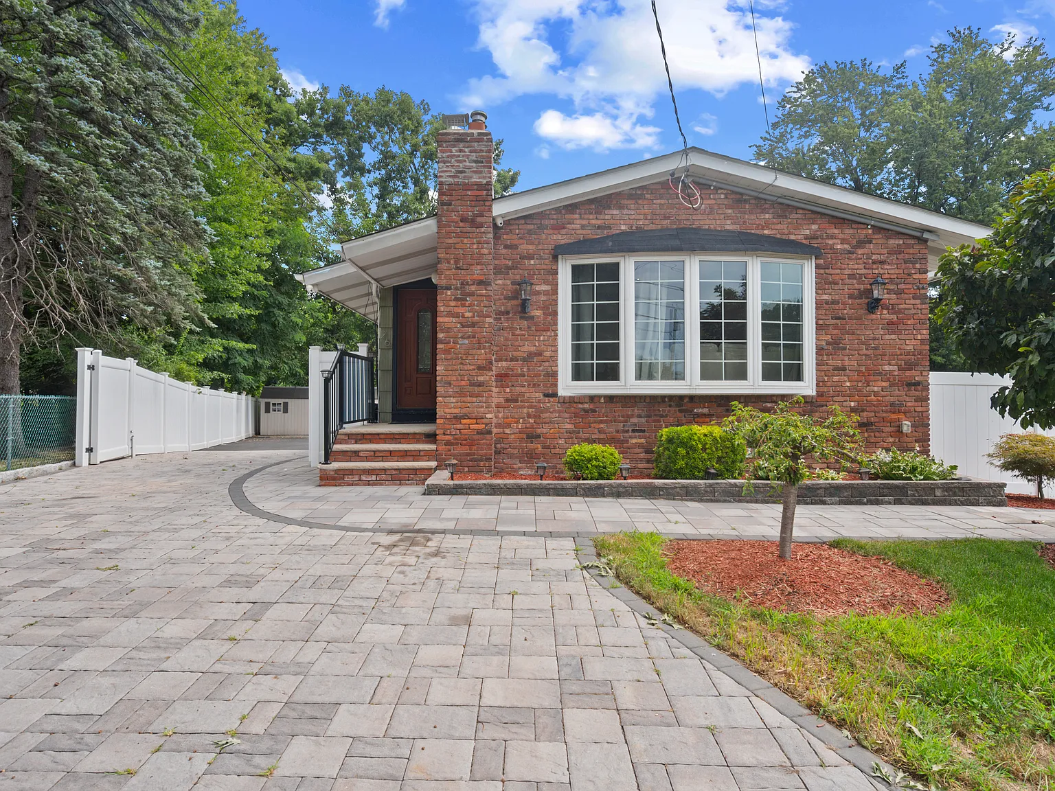 6 bed, $6,000 — Photo 1