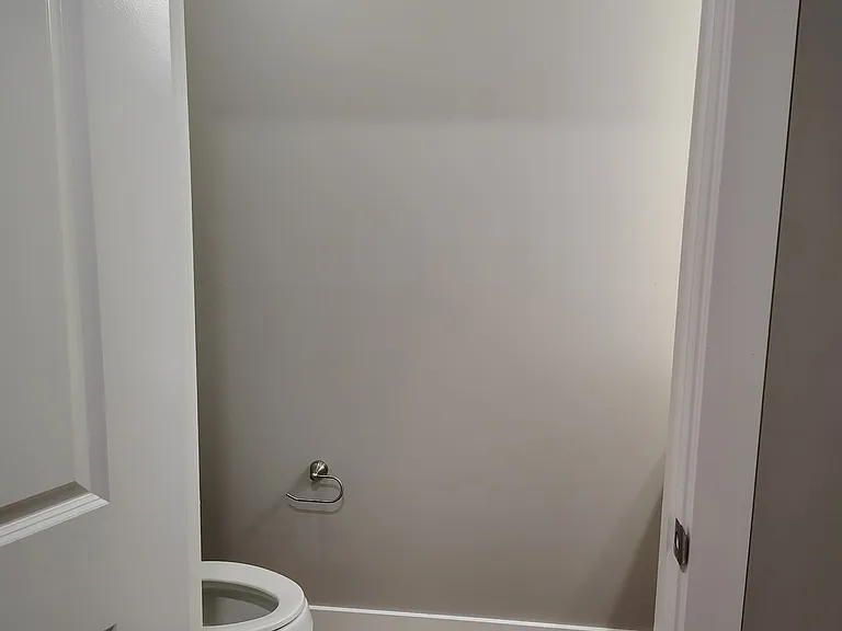 821 SE Hackberry Dr — Photo 1