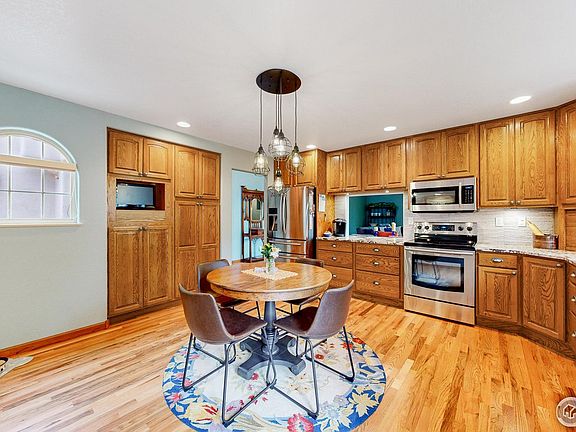 2nd image of 4331 Chateau Dr