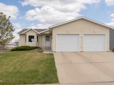 907 N 35th St, Bismarck, ND, 58501