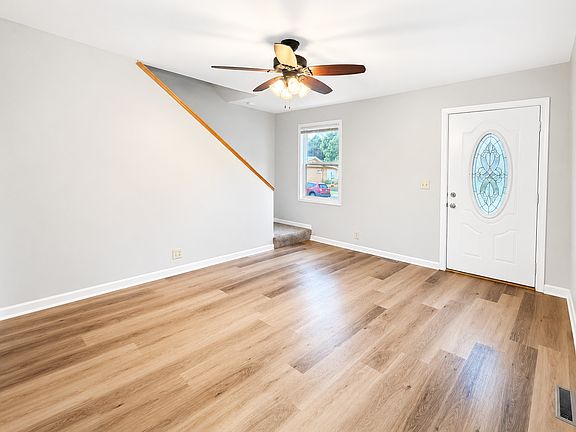 4th image of 2092 Garfield Ave