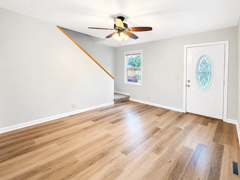 2092 Garfield Ave — Photo 4
