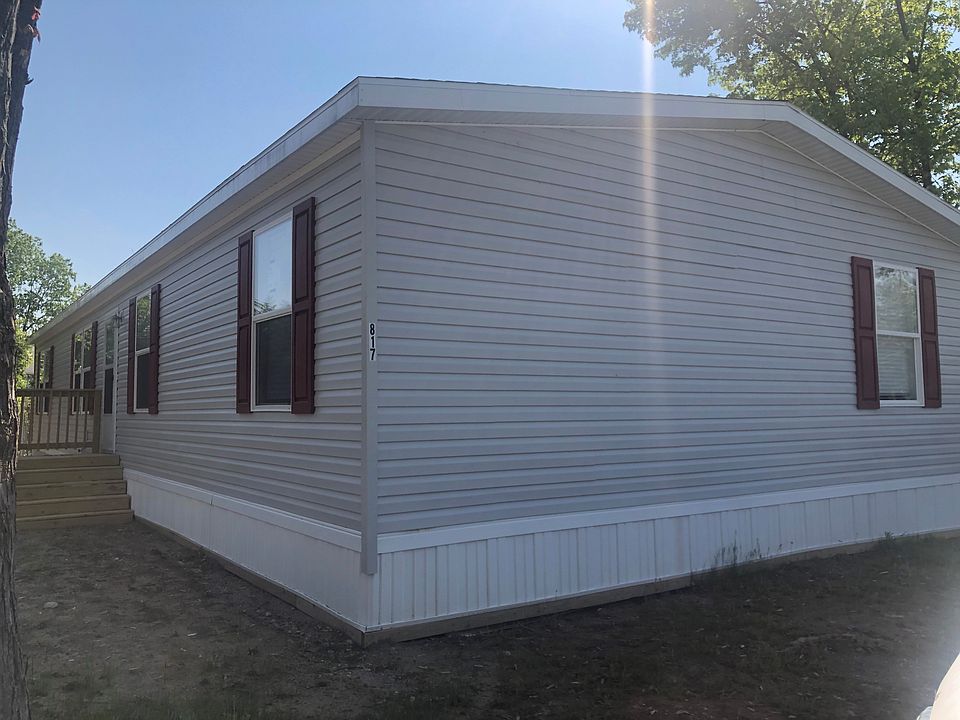 2nd image of 817 Benham Ct