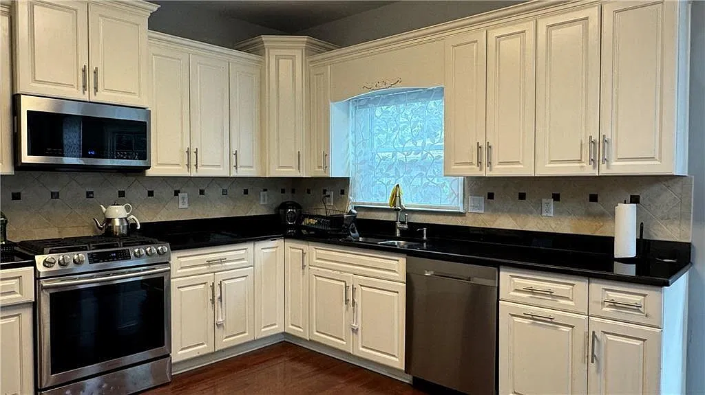 3 bed, 2.5 bath, 2136 sqft, $2,900 — Photo 4