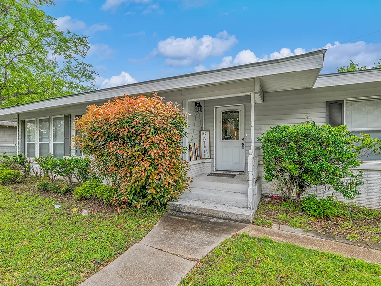 714 Broadmoor Dr — Photo 6