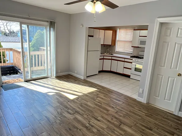 1435 14th St Floor 1, West Babylon, NY 11704