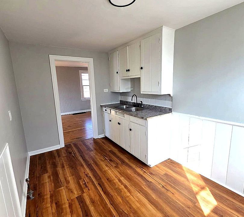 1st image of 525 E 222nd St