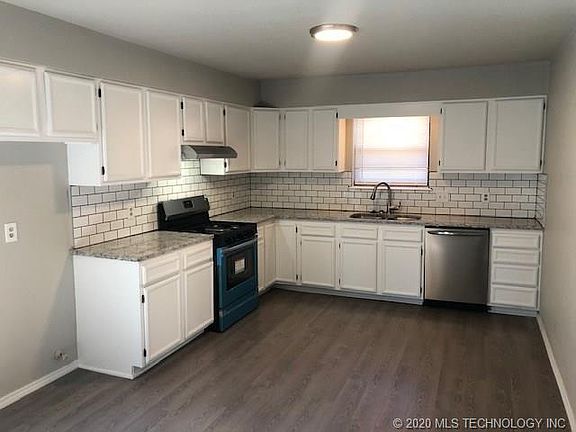 2nd image of 14293 S Hickory Pl E