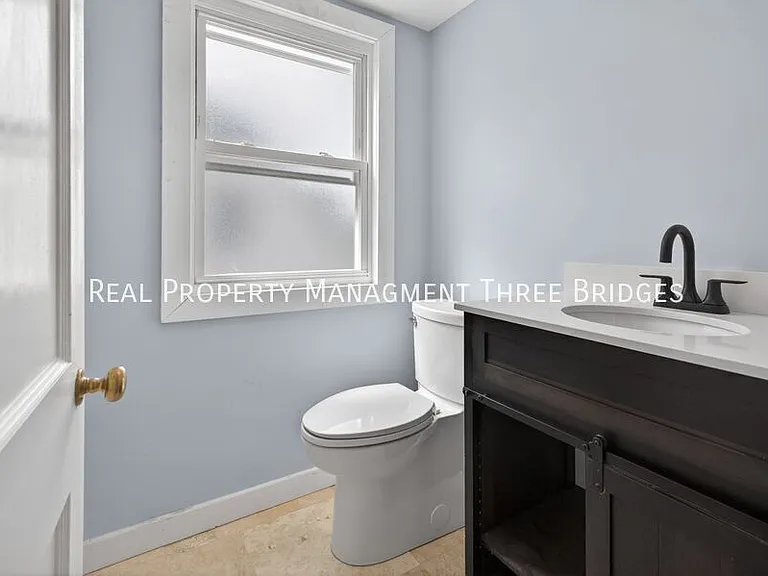 130 S Barat Ave — Photo 22