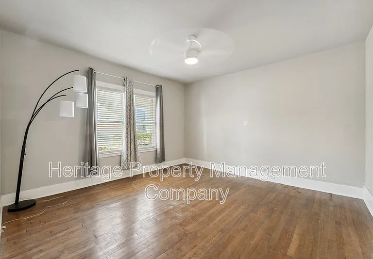 1031 Schley Ave — Photo 13