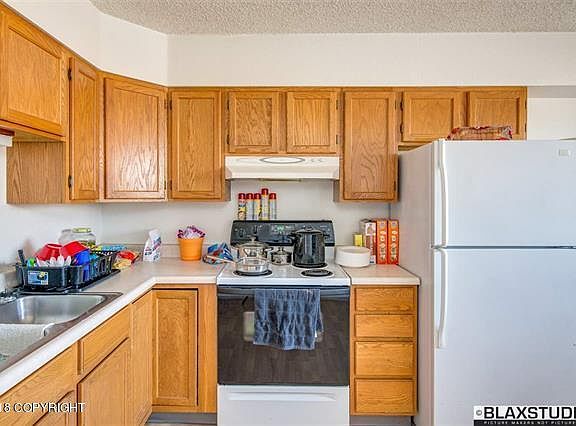 3rd image of 81 Slater Dr APT 6