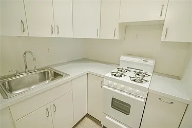 Rented by R New York