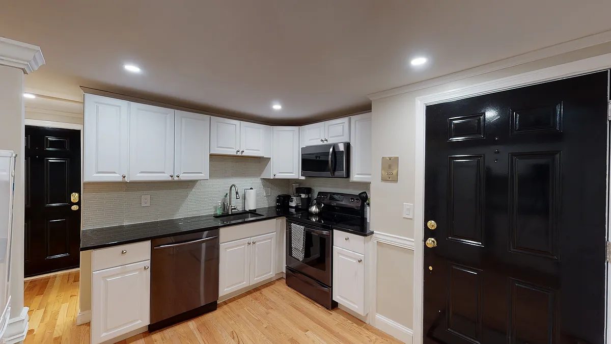 Building Photo - 290 Beacon St #2