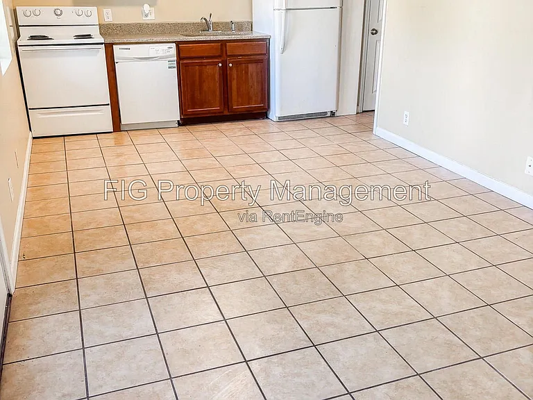 924 Chadwick Dr #3 — Photo 2