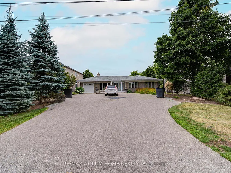 134 Fairglen Ave — Photo 1