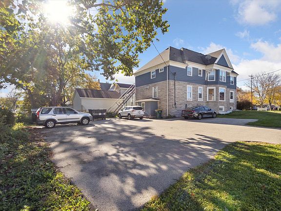 2nd image of 110 W Rollin St