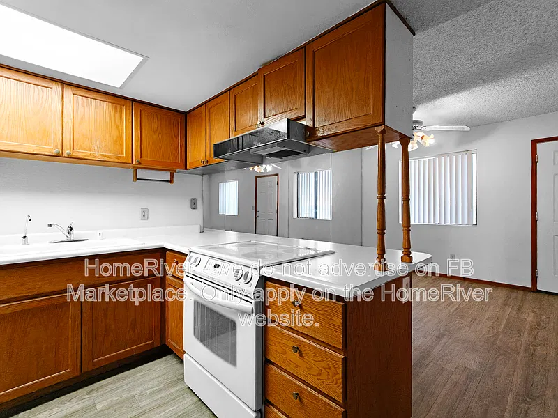 2 bed, 2.0 bath, 978 sqft, $1,200 — Photo 3