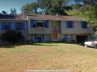 19 Robin Hollow Ln, Westerly, RI 02891