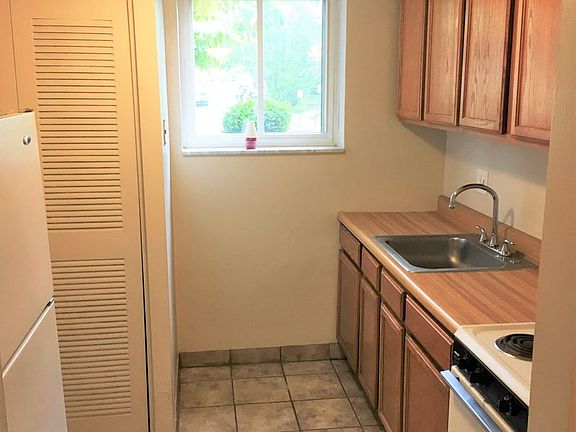 5th image of 250 Laurel Ave #203