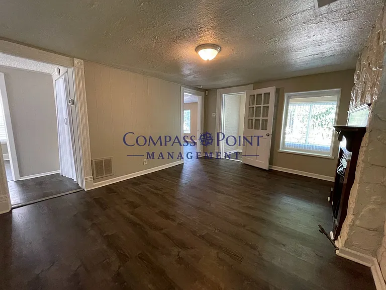 161 E Loudon Ave — Photo 5