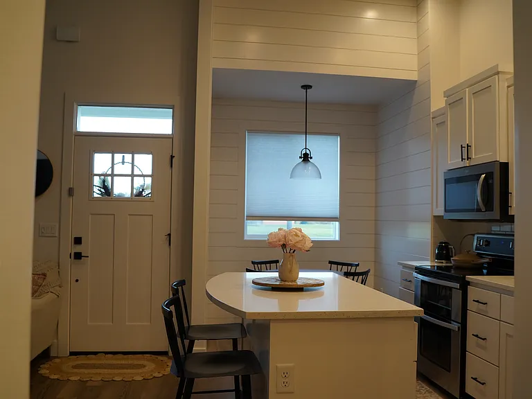 NE McDonald Ln — Photo 8