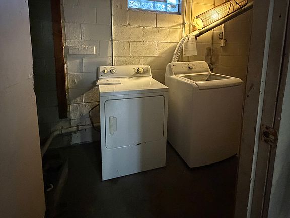3rd image of 3724 N Dearborn St