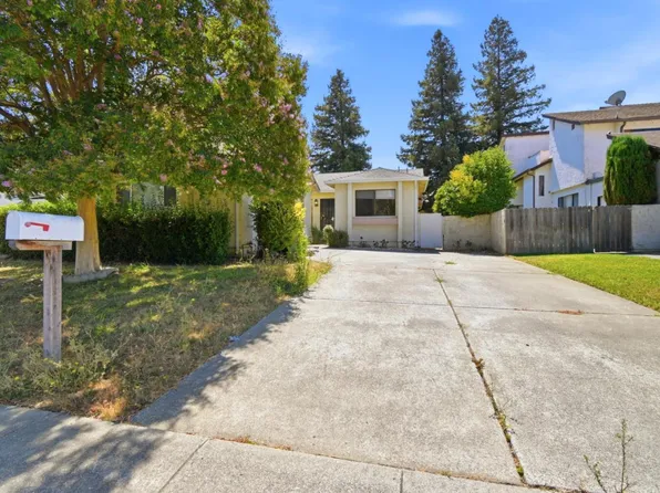 1122 Hartford Pl, Fairfield, CA 94534
