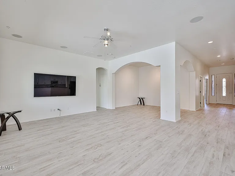 30870 N 125th Dr — Photo 8