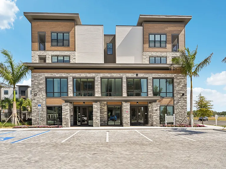 The Concord Luxury Apartments — Photo 19