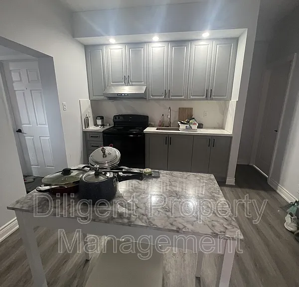 219 Stewart St #PROPERTY — Photo 4