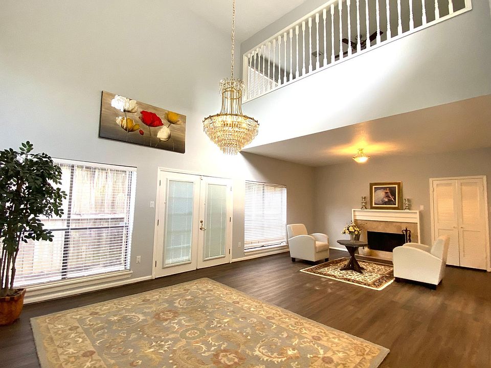 19 inch high celling living/dinning room