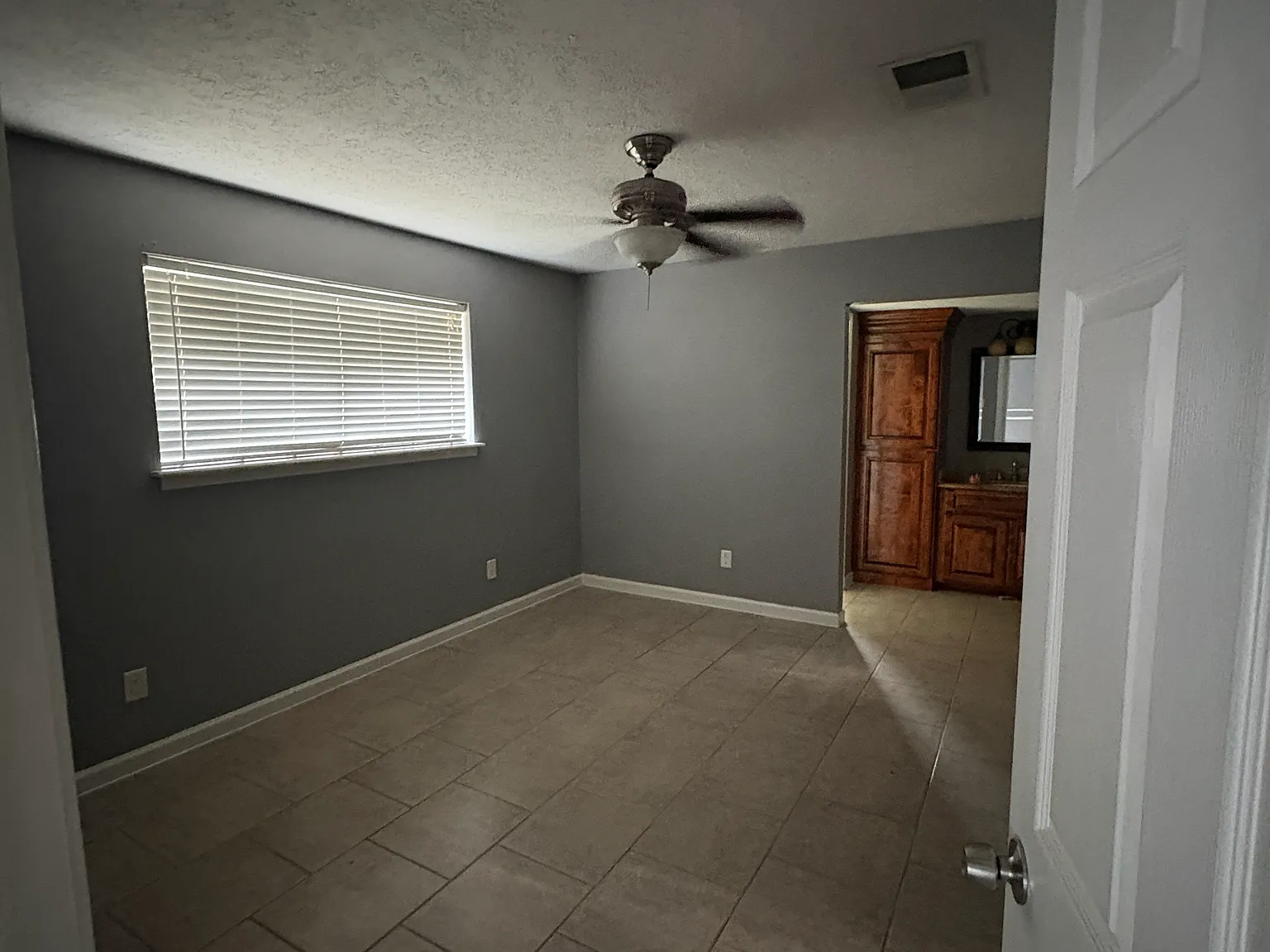 4 bed, 1458 sqft, $2,000 — Photo 3