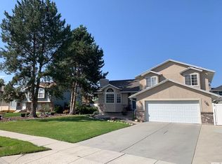 5922 S Susquehanna Dr, Murray, UT 84123