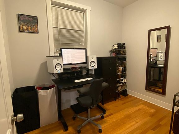 5th image of 904 N California Ave #3R