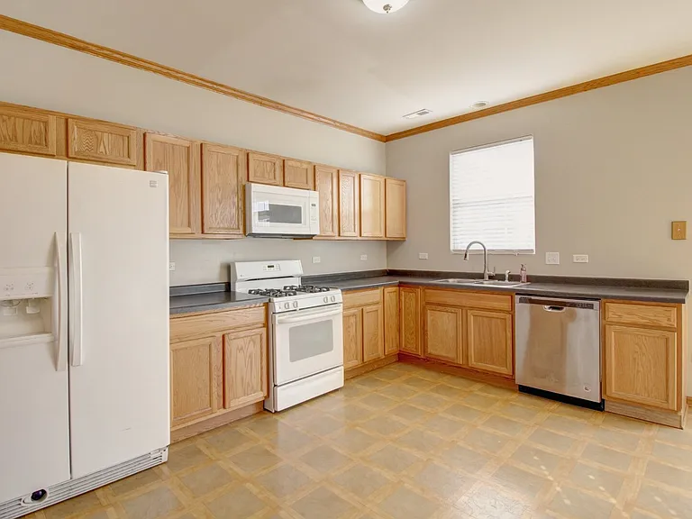 238 S Alder Creek Dr — Photo 3