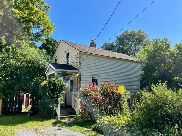 8 Railroad Avenue, Kinderhook, NY 12106
