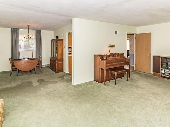 3rd image of 2208 Cleek Ct