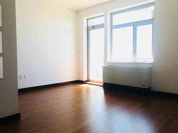 5th image of 4022 College Point Blvd Ph 1n