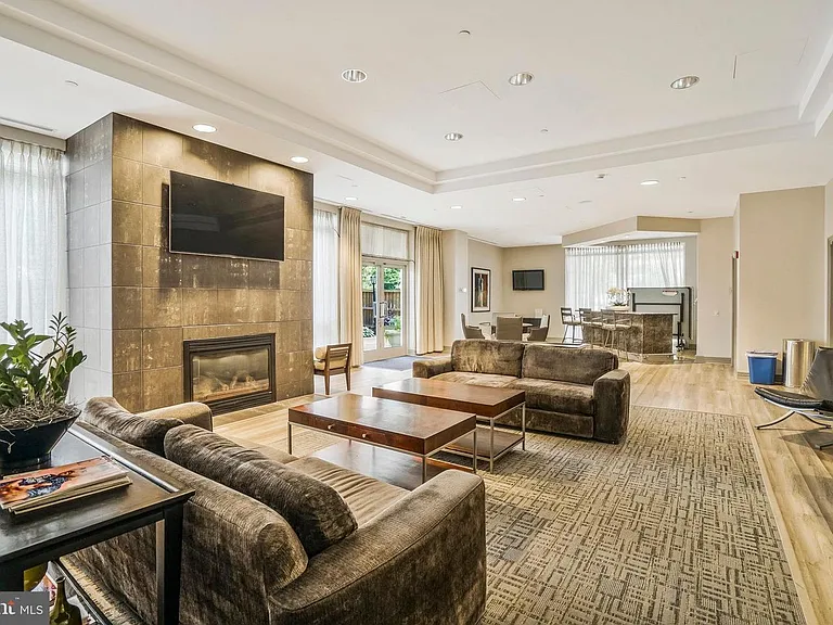 880 N Pollard St #824 — Photo 46