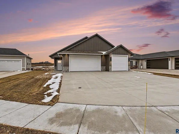 205 N Wildcat Dr, Sioux Falls, SD 57110