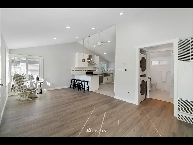 10924 SE 304th St — Photo 3