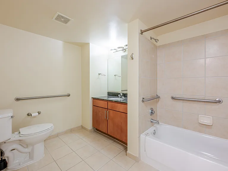 915 E St NW #317 — Photo 7