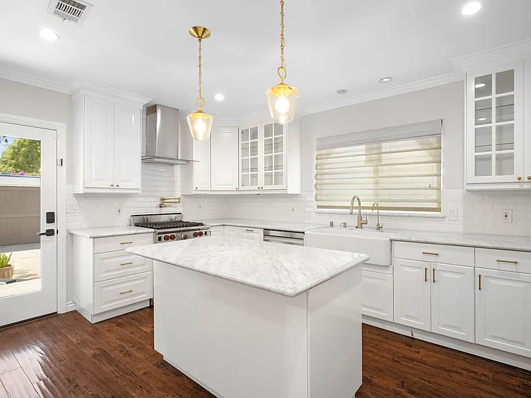 1560 Ridgeway Dr — Photo 10