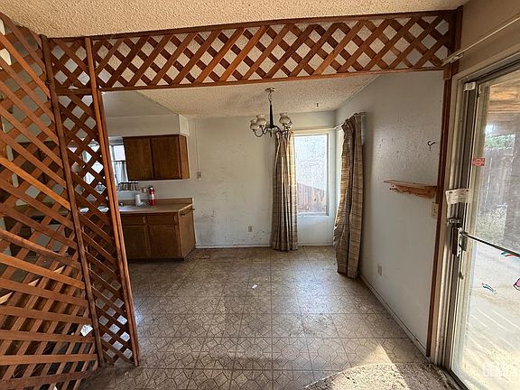 5th image of 1716 Saint Clair Ct