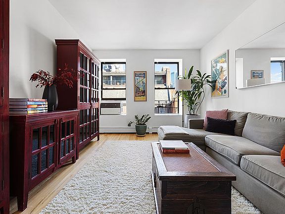 2nd image of 420 W 47th St APT 5C