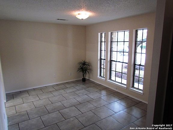 5th image of 2704 Hillview Ln