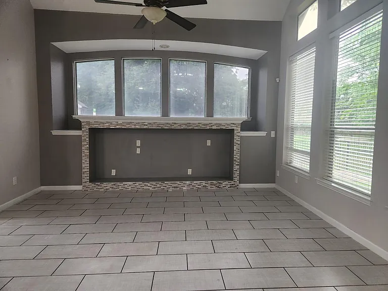 2410 Grizzly Run Ln — Photo 10