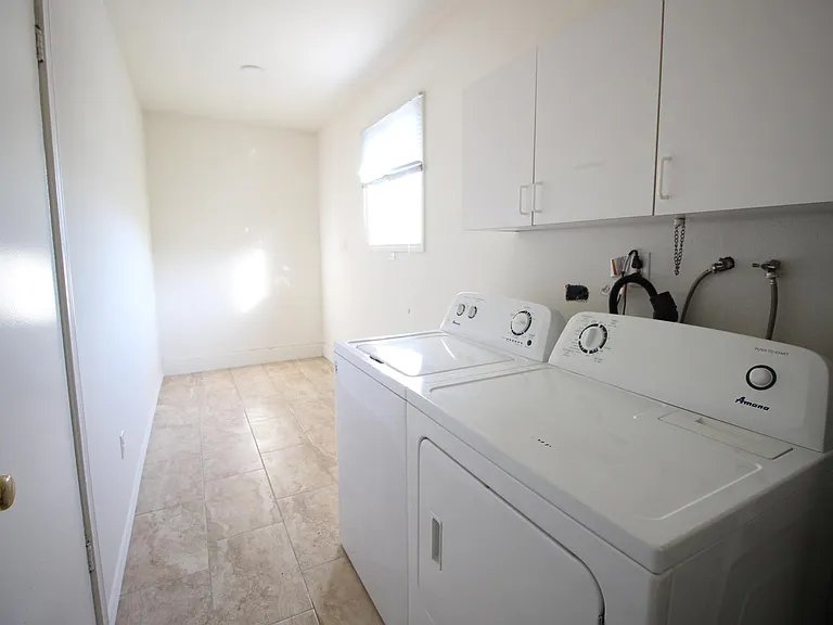 5574 Camber Dr — Photo 8