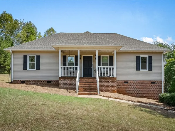 102 Millsboro Ct, Easley, SC 29640