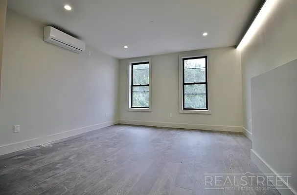 Rented by Real Street Inc | media 10